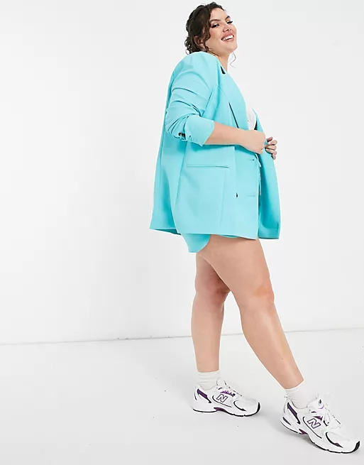 plus size shorts with sneakers