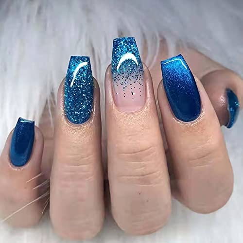 navy blue manicure