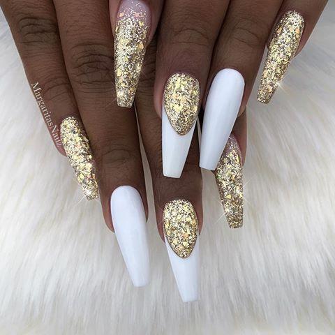 white with gold cute nails