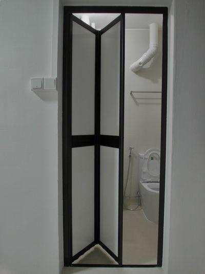 bifold bathroom door